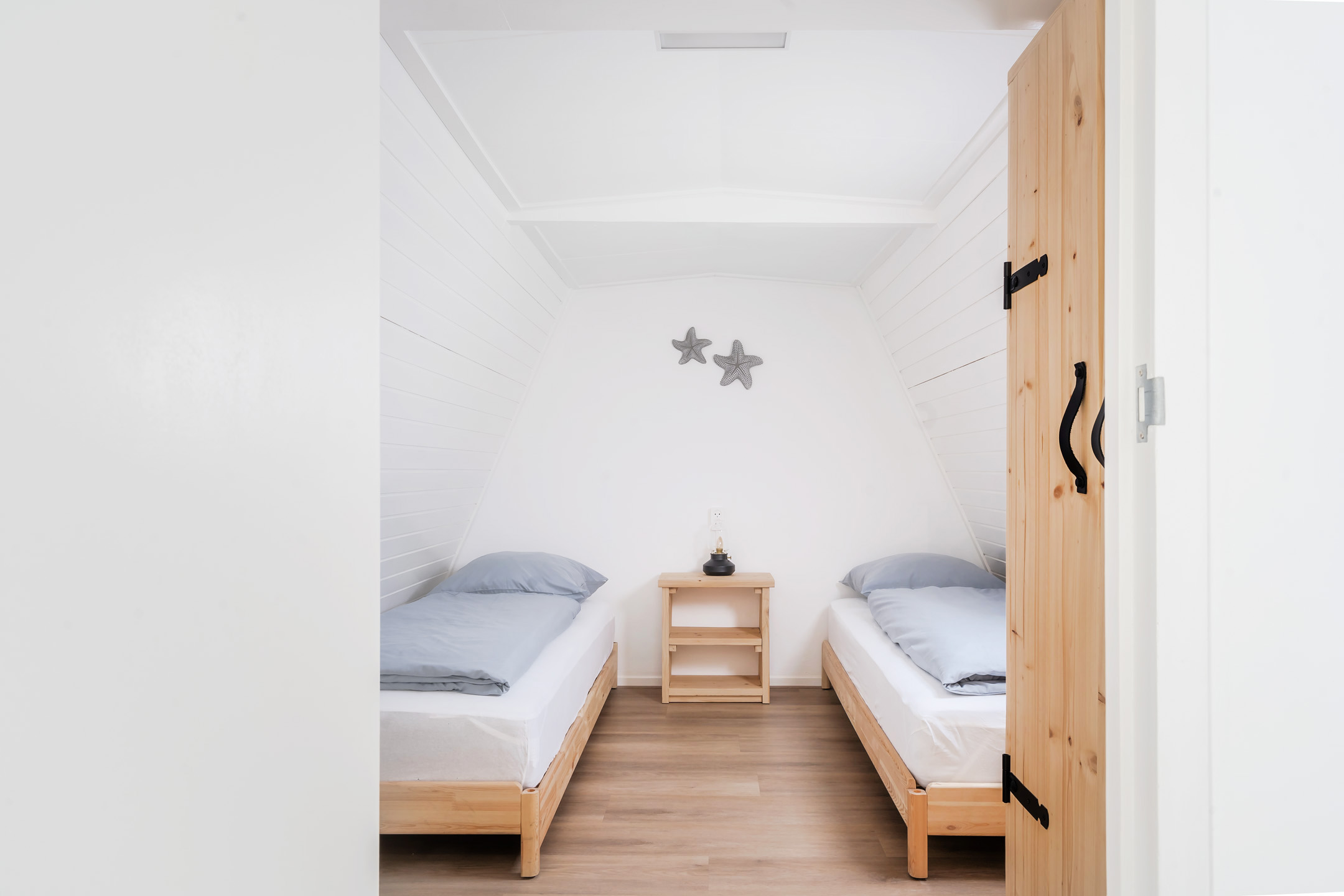 Slaapkamer met twee eenpersoonsbedden