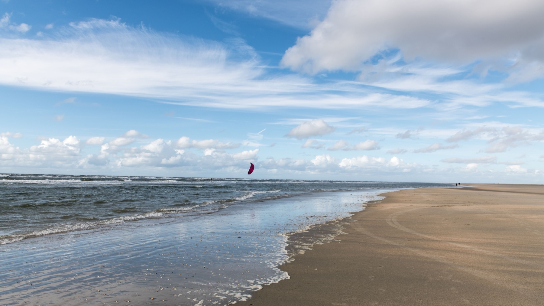 Breed strand en zee bij Egmond