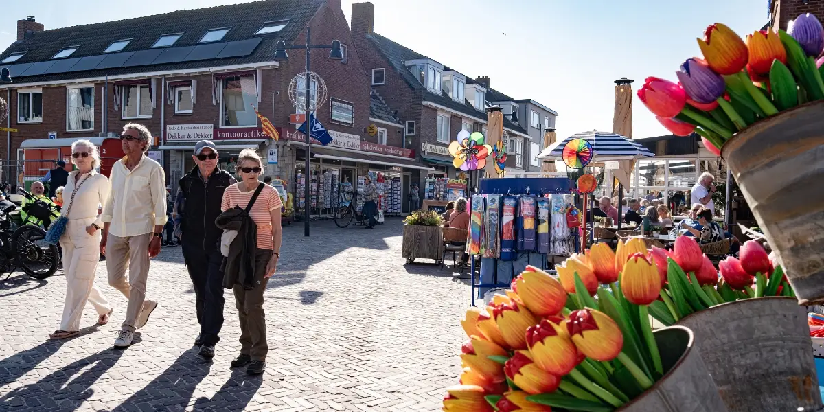 Gezellige Voorstraat in Egmond aan Zee